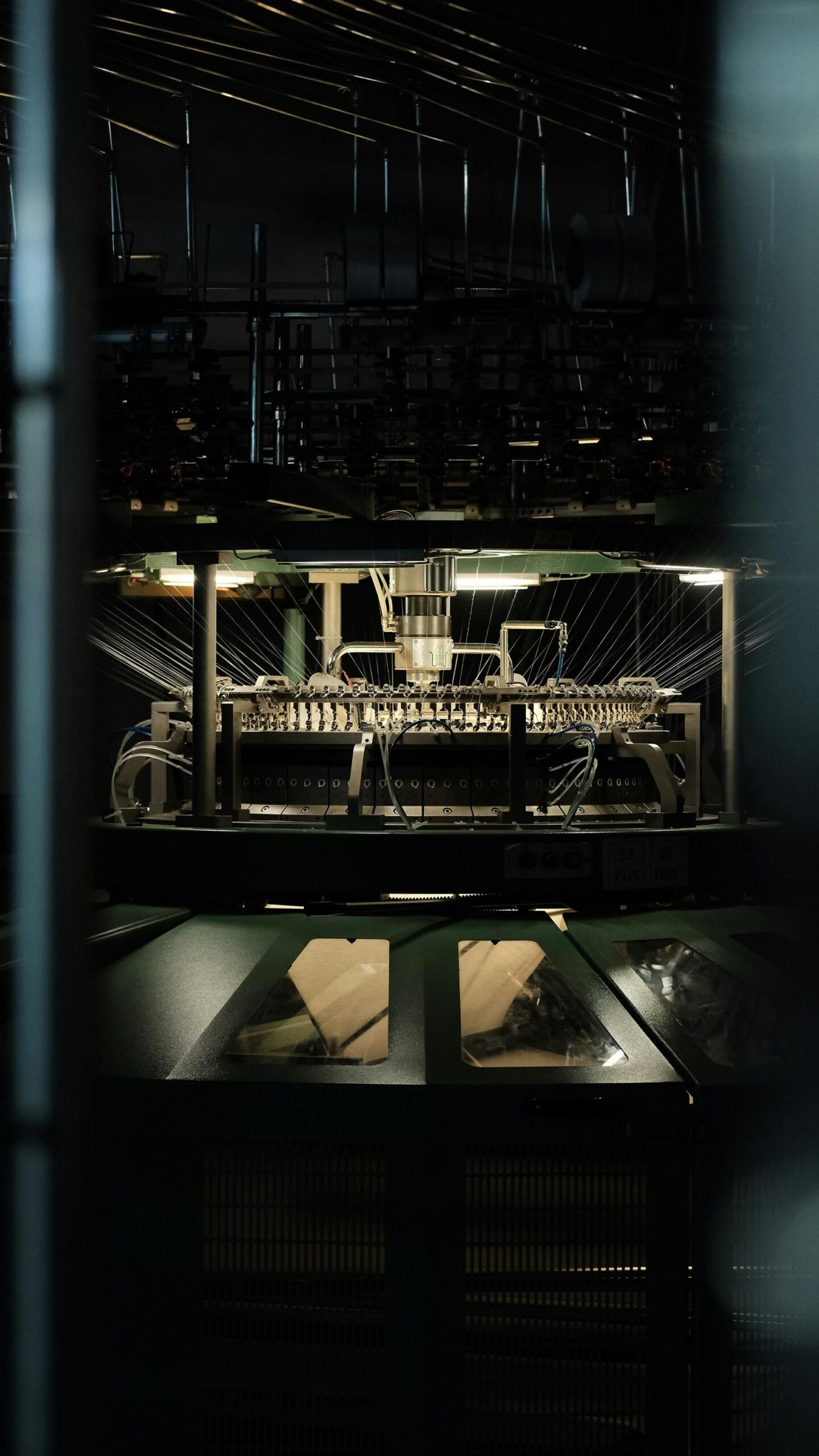 Ana Sayfa - Türkçe Close-up view of an industrial textile machine active in a factory.